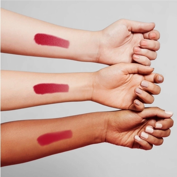 Avon Red Supreme Perfectly Matte Lipstick - Picture 2 of 7